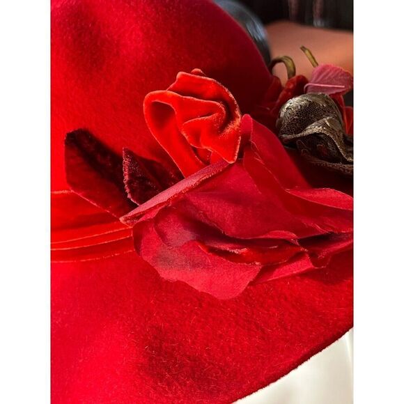 Vintage Women's Red Elegant Classic 100% Wool Felt Cloche Church Party Hat - Picture 4 of 11